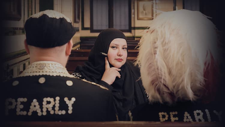 Fatiha El-Ghorri - Bambola russa in stile cockney